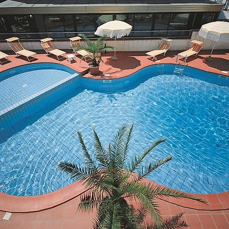 Hotel Calypso Чезенатико Экстерьер фото