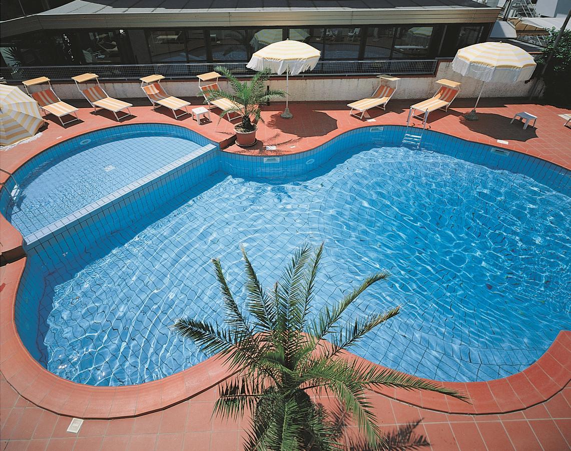 Hotel Calypso Чезенатико Экстерьер фото
